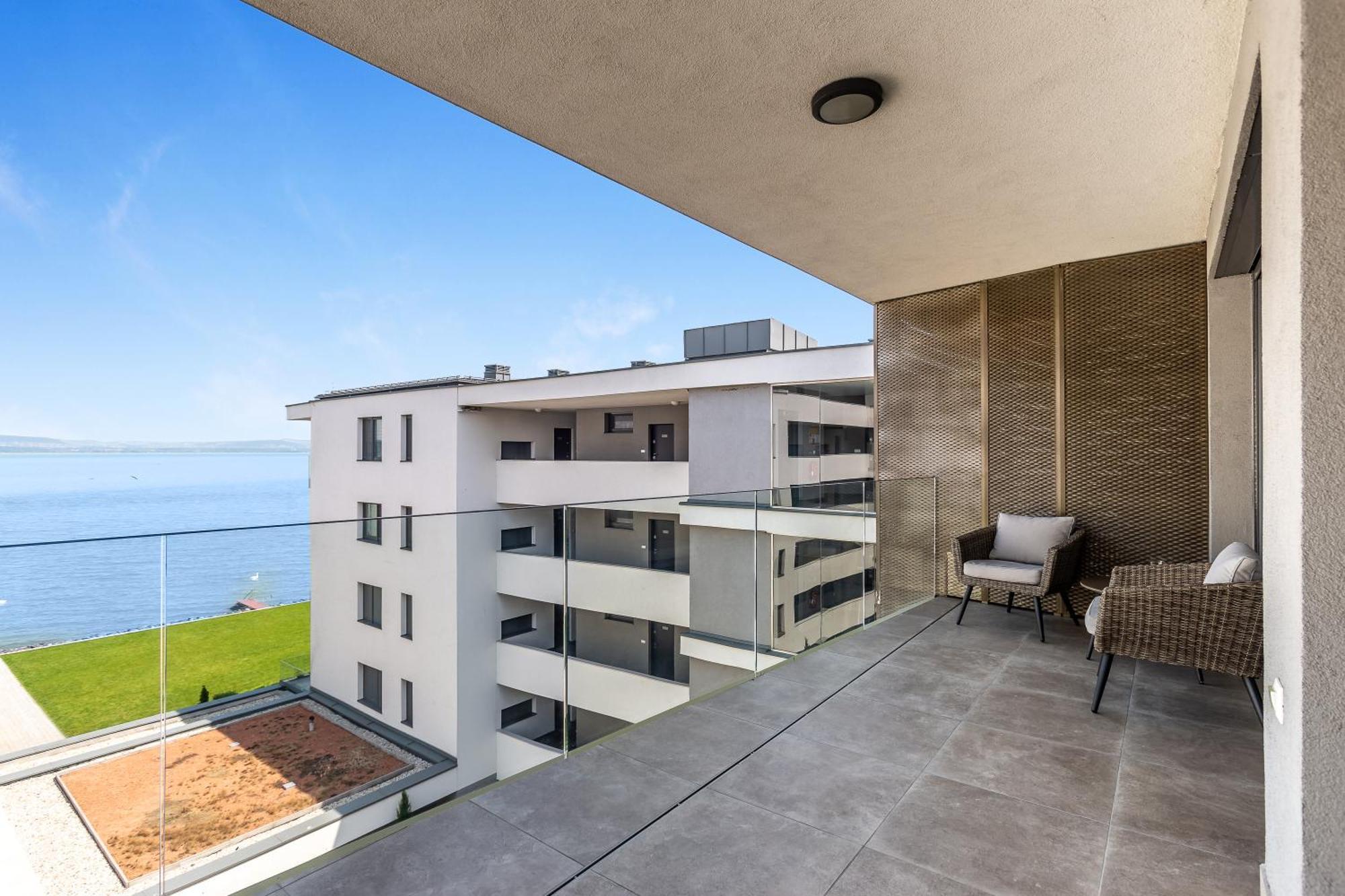 Lake Side Luxury Steps To The Lake Lela - Happy Rentals 발라톤엘 외부 사진