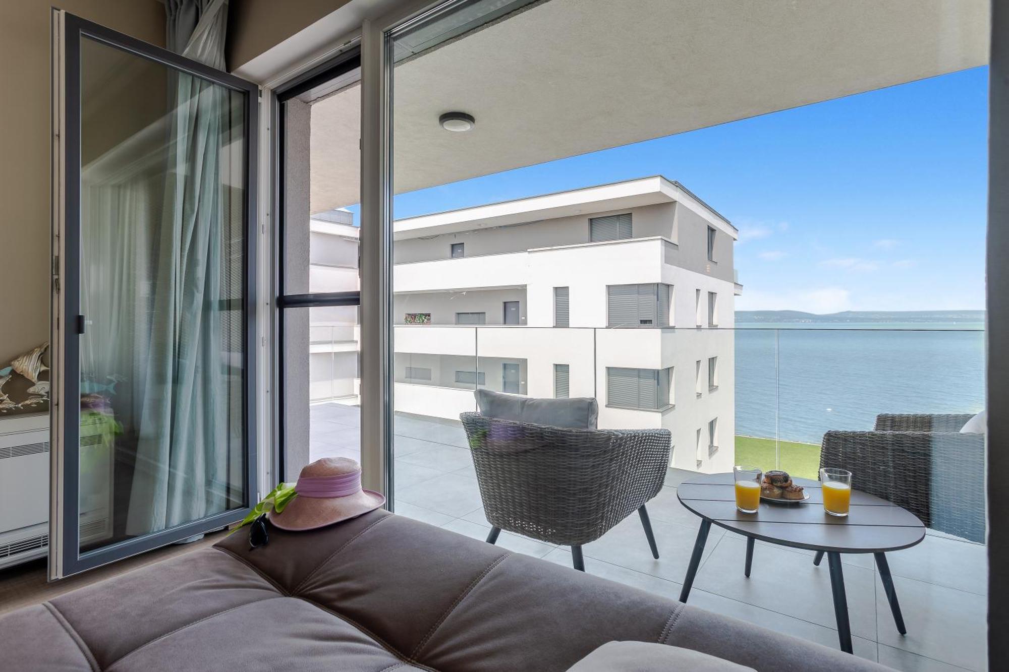 Lake Side Luxury Steps To The Lake Lela - Happy Rentals 발라톤엘 외부 사진