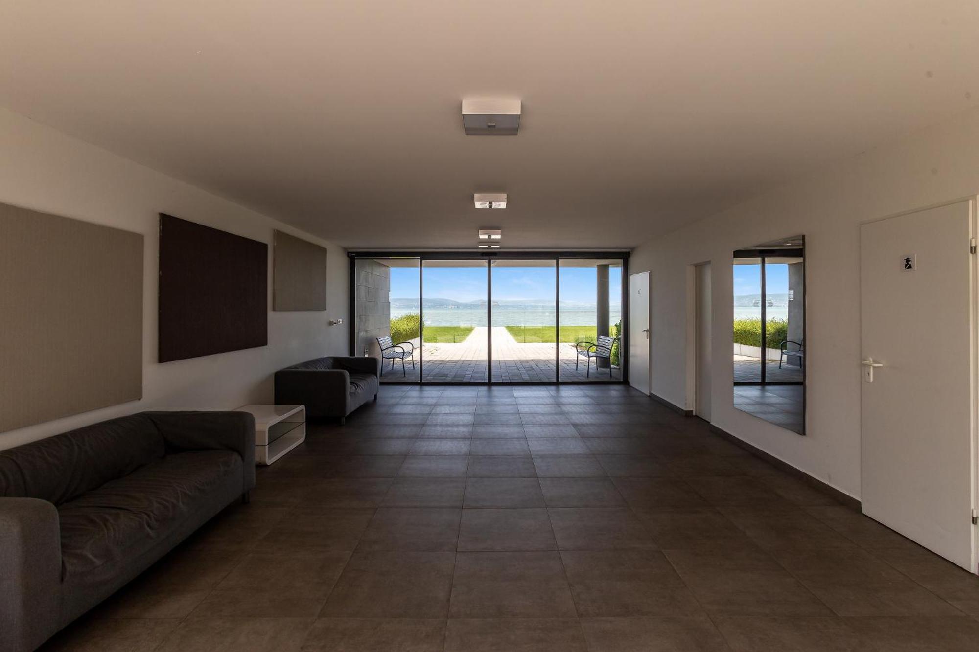 Lake Side Luxury Steps To The Lake Lela - Happy Rentals 발라톤엘 외부 사진