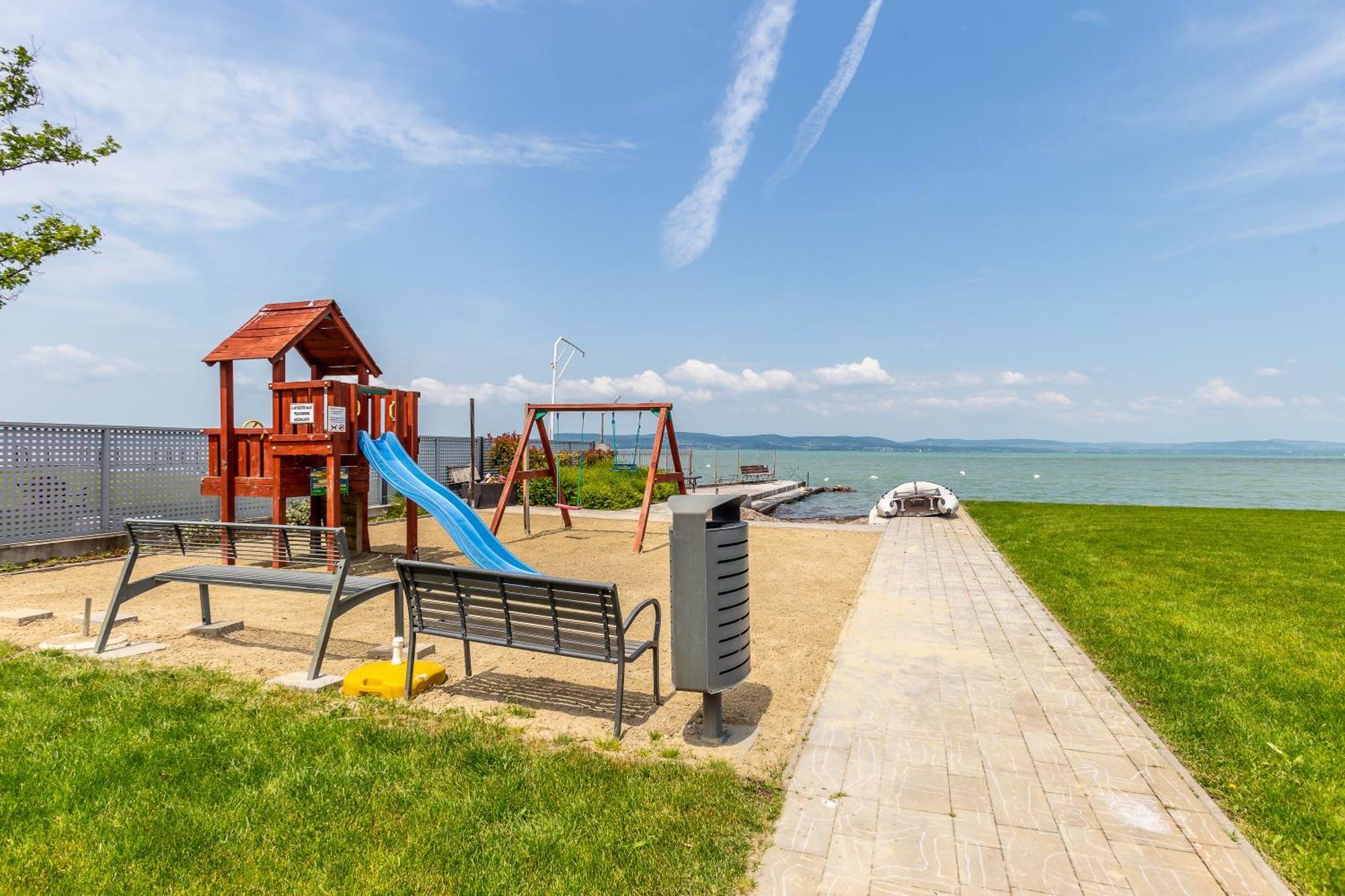 Lake Side Luxury Steps To The Lake Lela - Happy Rentals 발라톤엘 외부 사진